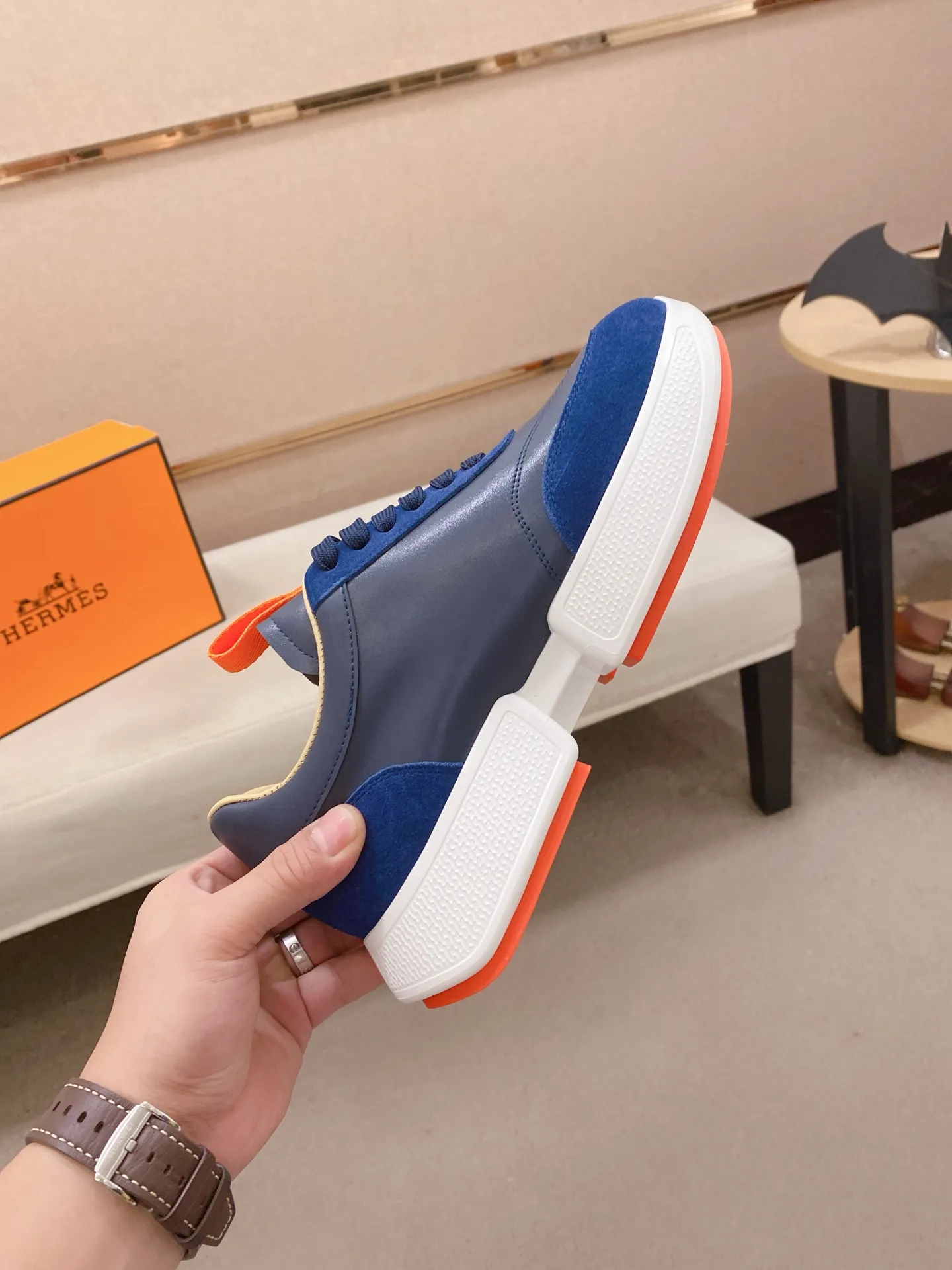 Men's clothing and shoes💰: 480💰《HERMES》【Classic original order·Version】Hermès; top 🔝purchasing agent🔍🔍men's latest 🇺🇸 counter sales simultaneously, imported from Italy original ▲▲cowhide ▲▲ (high-end, nobility, class) ) Exquisite workmanship (Italian 🇮🇹 imported water-dyed 🐂 cowhide lining) sole: original sole provided by the original factory, ⚠️exclusive double-layer activity·TPR·rubber·combined molded outsole; super comfortable·wear-resistant·non-slip·environmental protection The real thing is more beautiful if you take the real thing (high quality, follow the order). You can enter and exit the counter at will * Number of yards: 38-44 (45 can be customized and cannot be returned or exchanged)